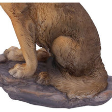 Load image into Gallery viewer, Mountains Cry 20cm
Mountains Cry Howling Wolf Figurine 20cm
